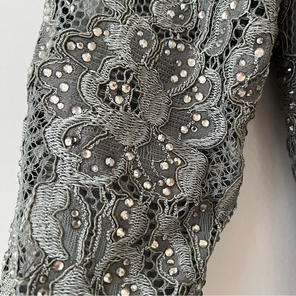 La Femme Elbow Sleeve Floral Lace with Ruching Gown 24926 in Platinum 4, NWT - Picture 5 of 9